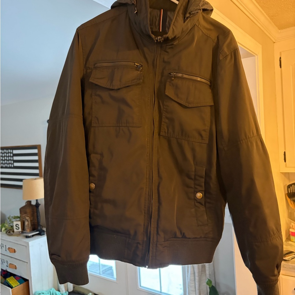 Nice preowned Tommy Hilfiger women’s medium jacket with hood